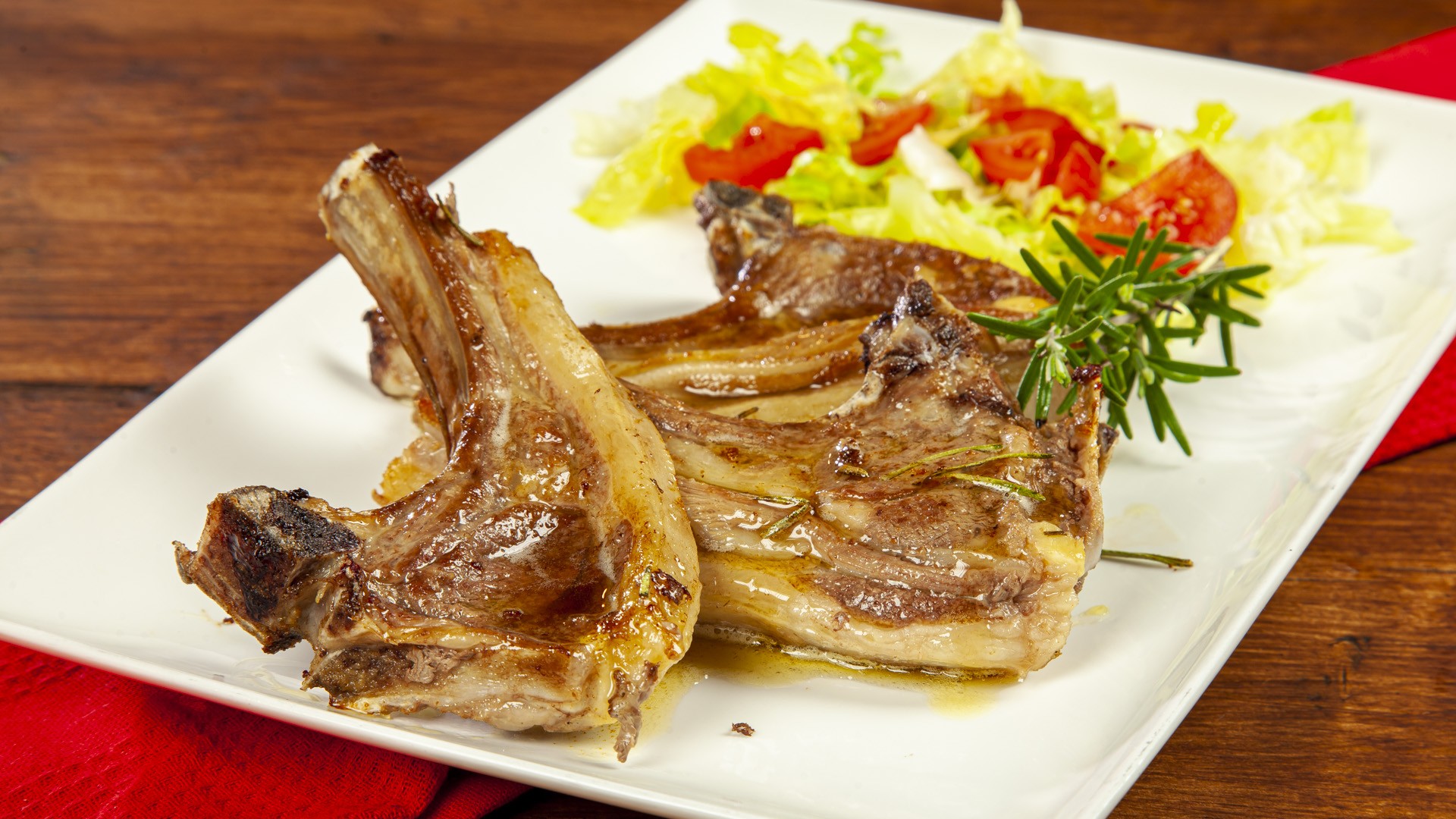 Costolette di agnello in salsa di rosmarino