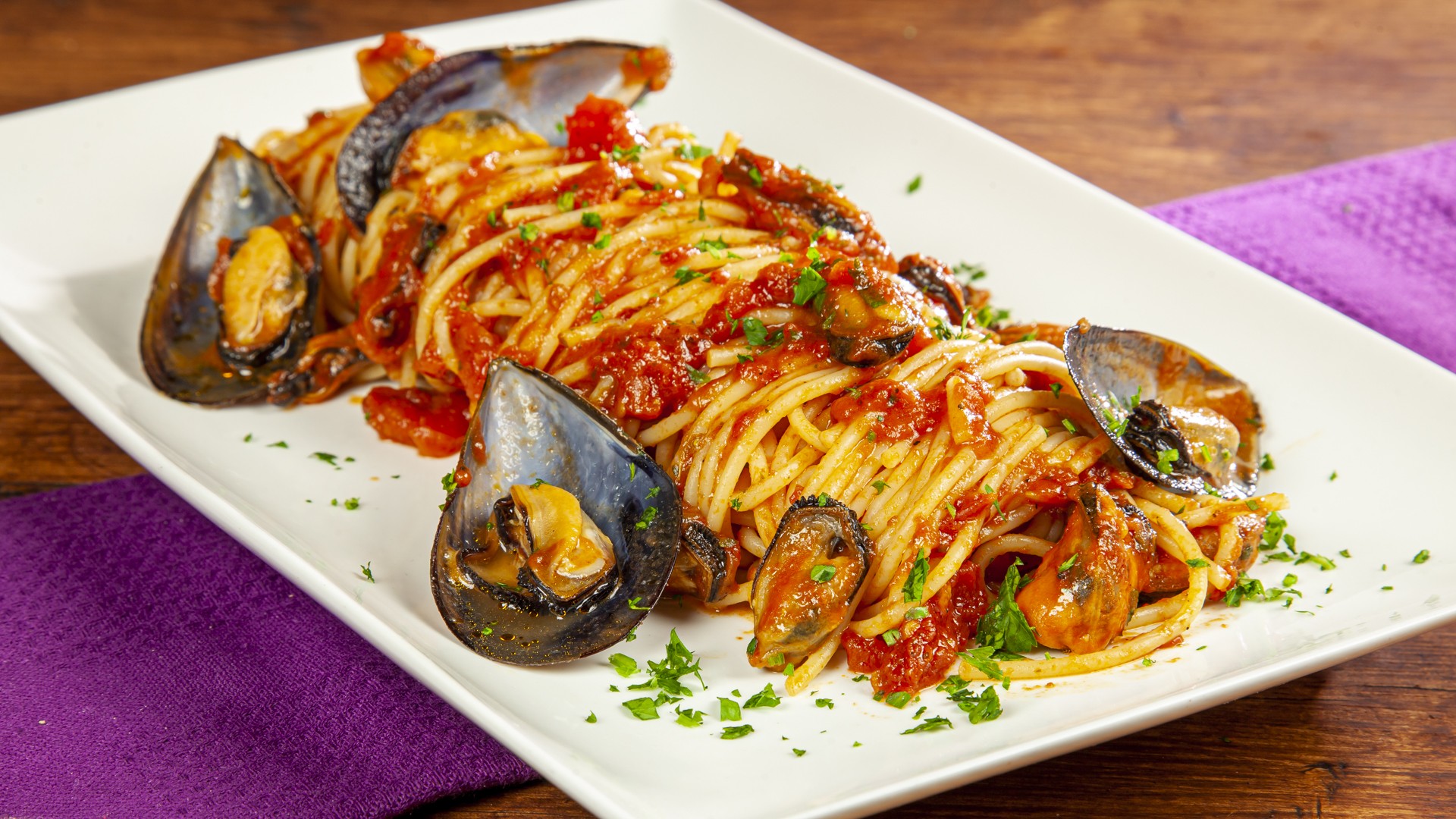 Spaghetti con le cozze e i pelati