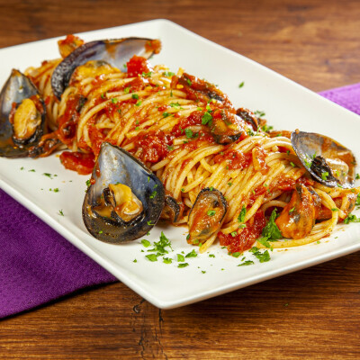 Spaghetti con le cozze e i pelati