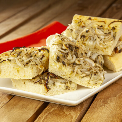 Schiacciata con cipolla e salvia