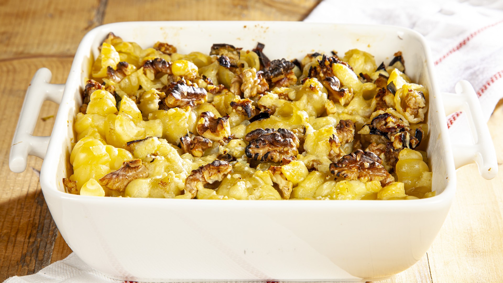 Pasta al forno con melanzane e noci