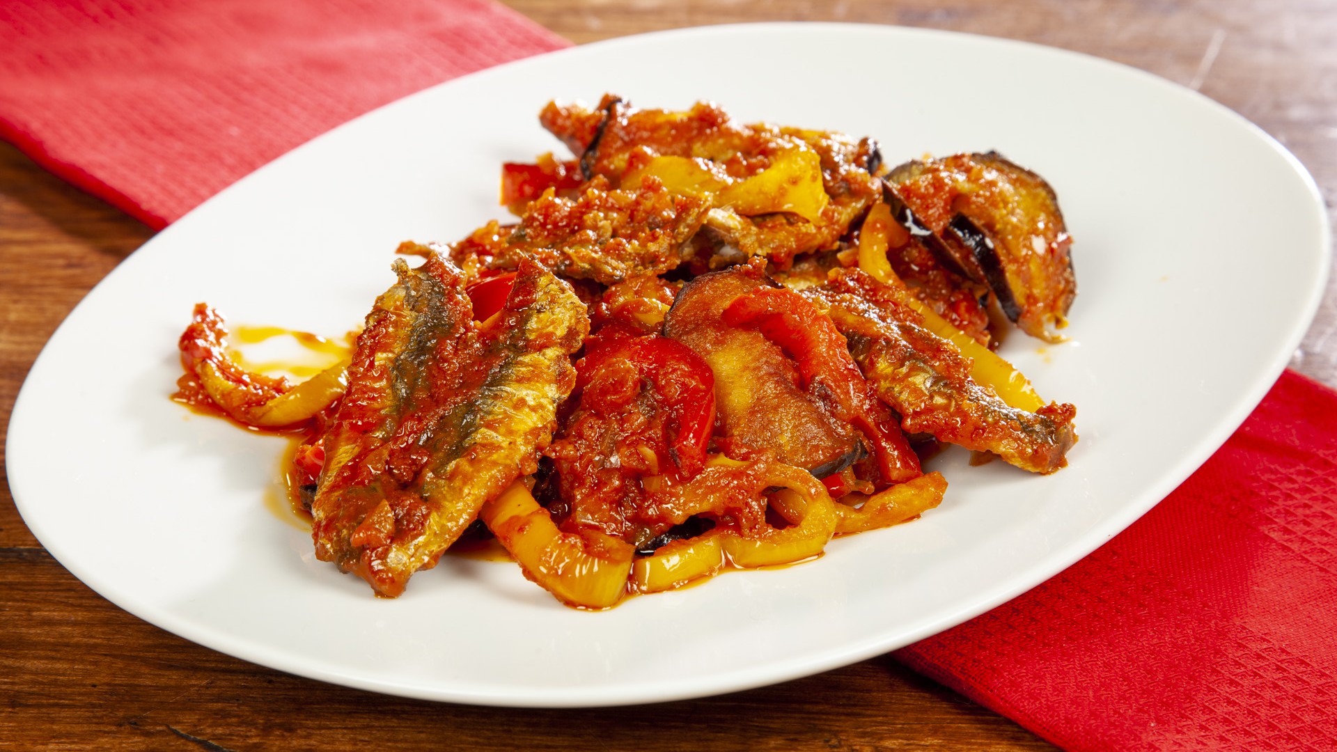 Acciughe con peperoni e melanzane