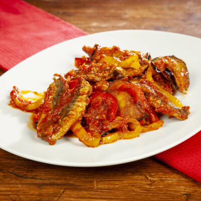 Acciughe con peperoni e melanzane