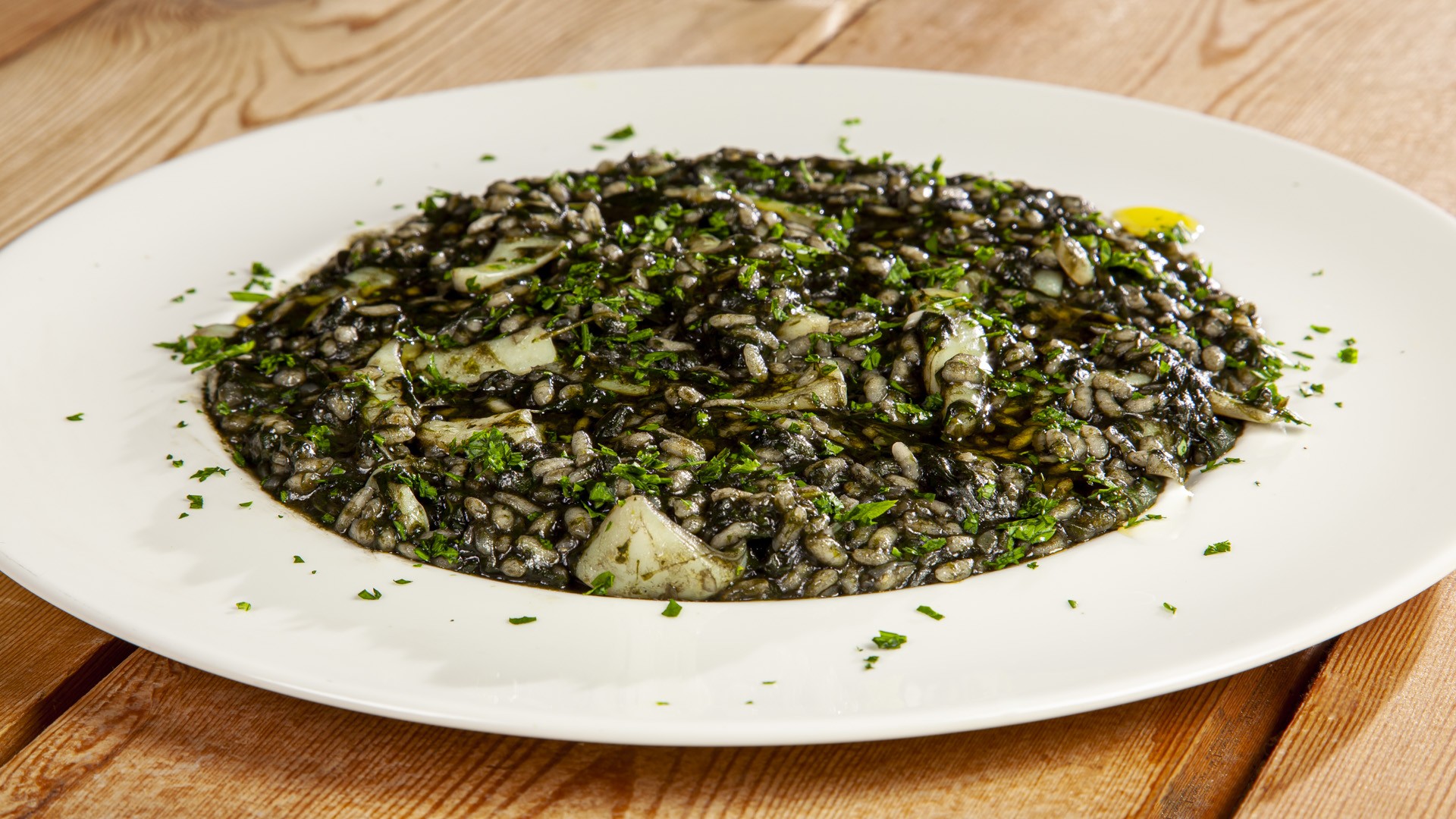 Risotto nero con seppie e spinaci