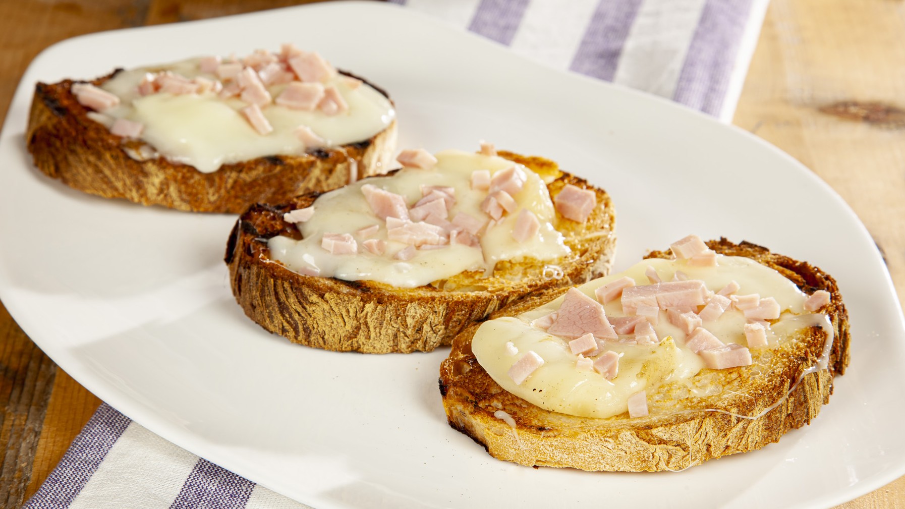 Crostini con pecorino