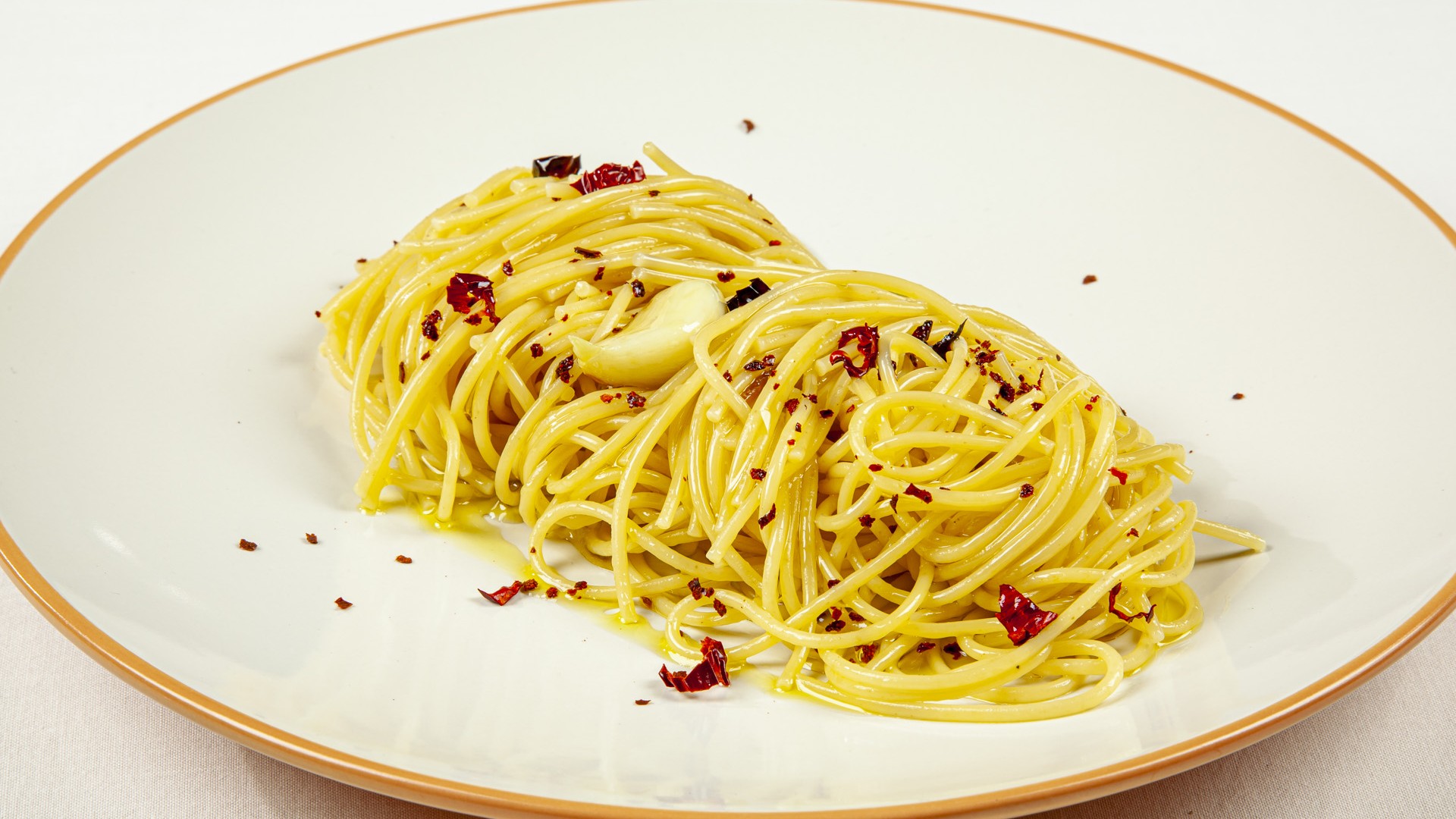 Spaghetti ajo, ojo e peperoncino