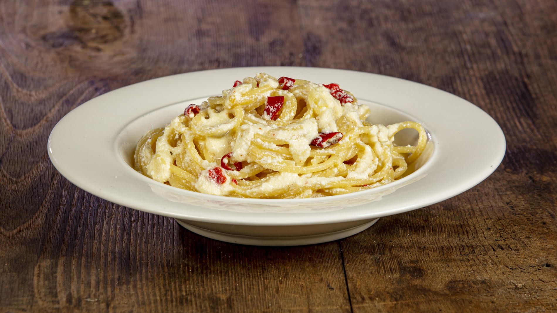 Spaghetti aglio olio e peperoncino con la ricotta