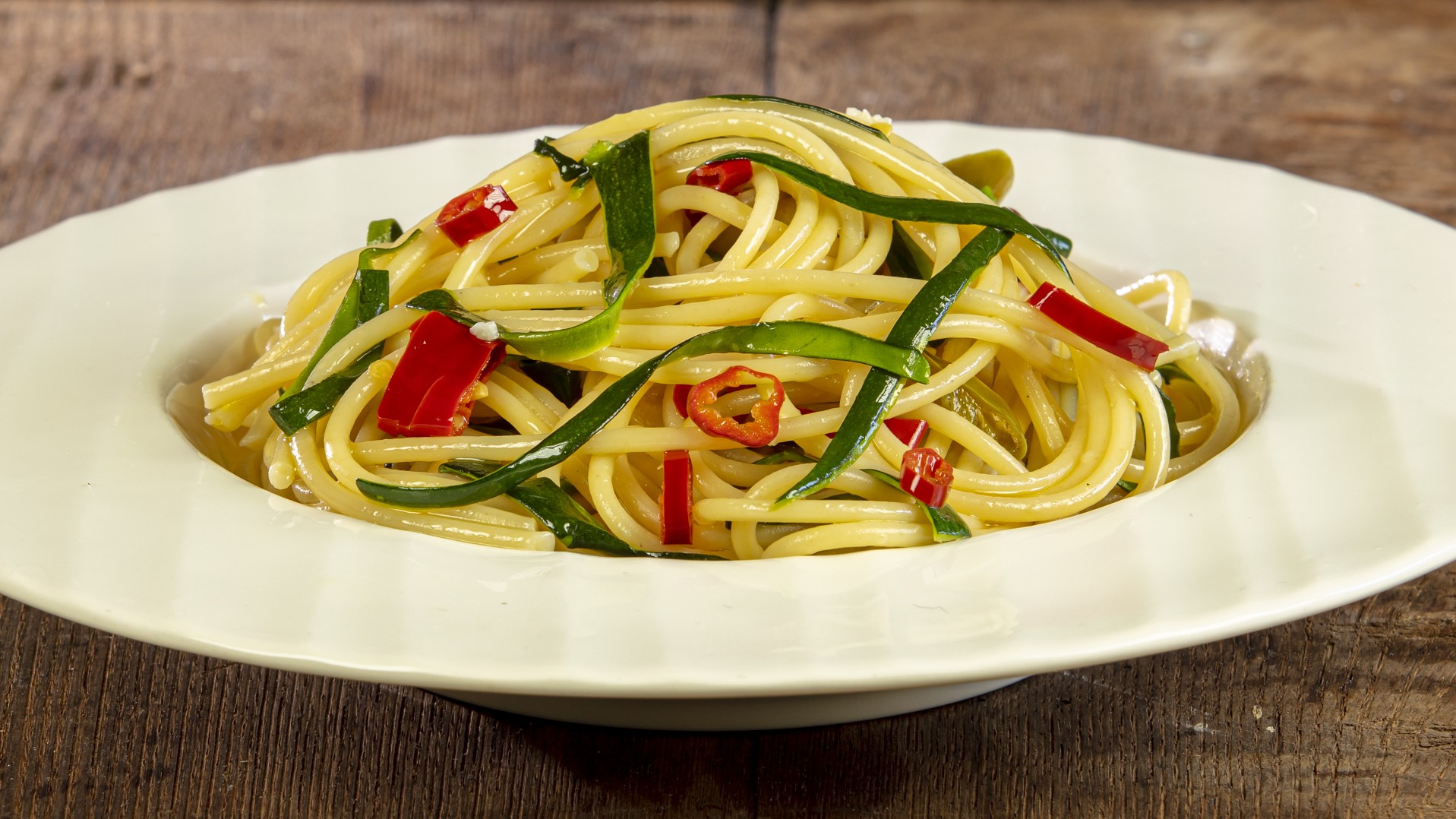 Spaghetti aglio olio e zucchine