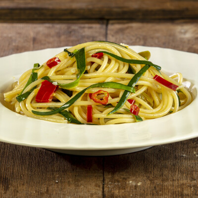 Spaghetti aglio olio e zucchine