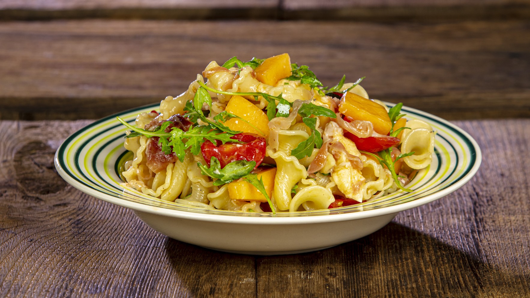 Insalata di pasta con melone e rucola