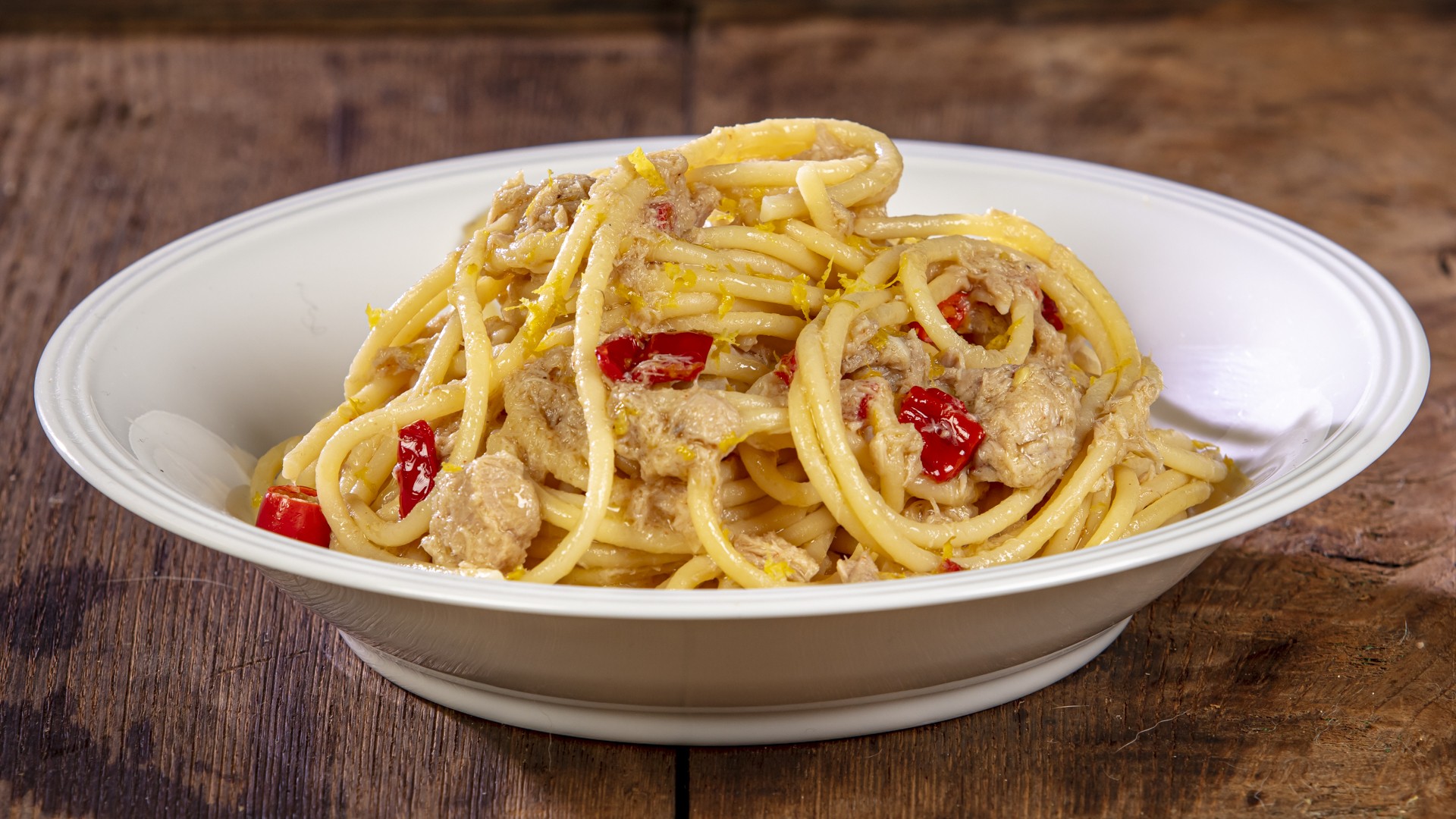 Pasta aglio olio tonno e scorza limone