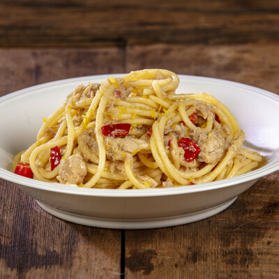 Pasta aglio olio tonno e scorza limone