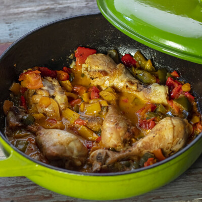 Cosce di pollo con verdure