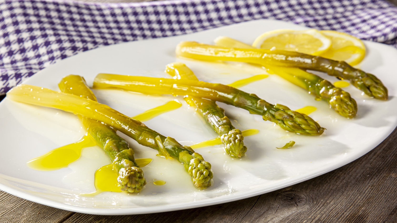 Asparagi e succo di limone