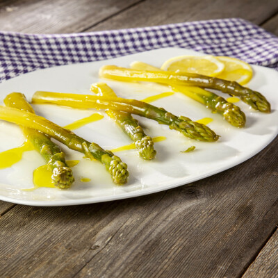 Asparagi e succo di limone