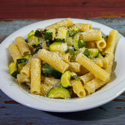 Pasta zucchine menta e pecorino