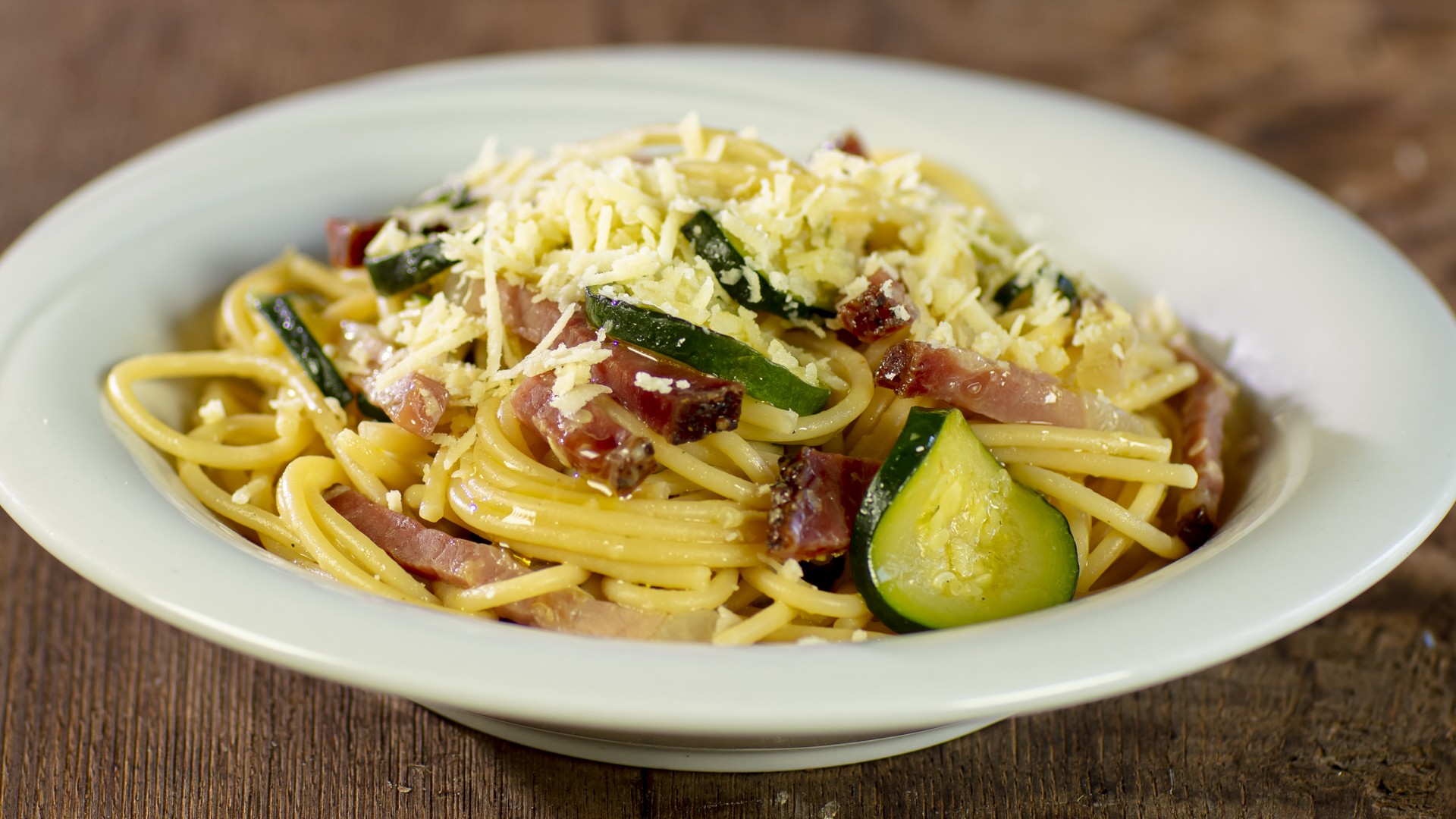 Pasta zucchine e speck