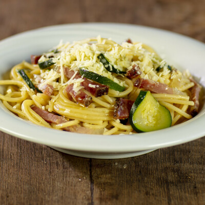 Pasta zucchine e speck