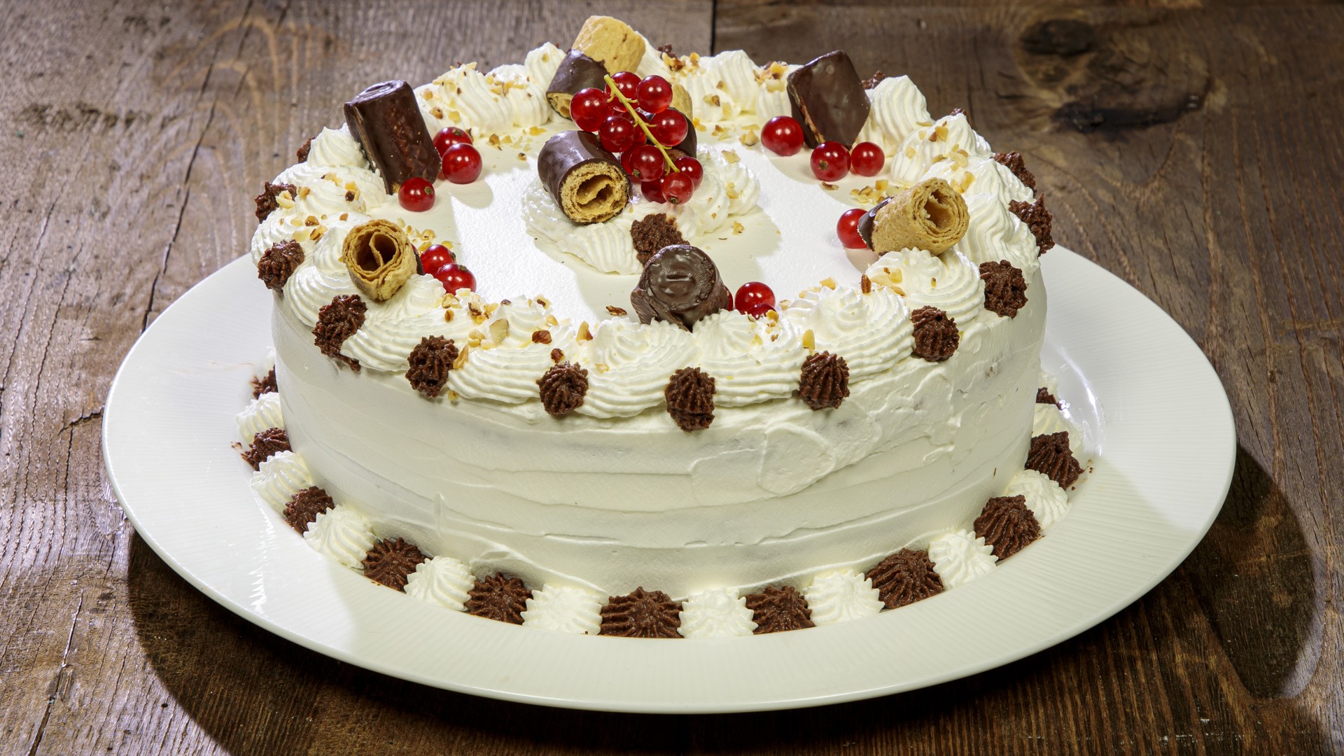 Torta di compleanno con ganache al cioccolato