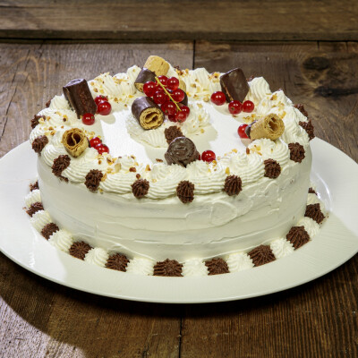 Torta di compleanno con ganache al cioccolato