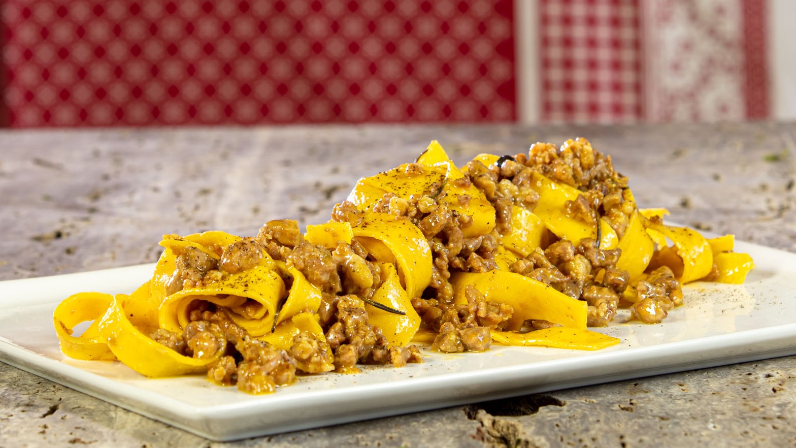 Tagliatelle con ragù di maiale in bianco