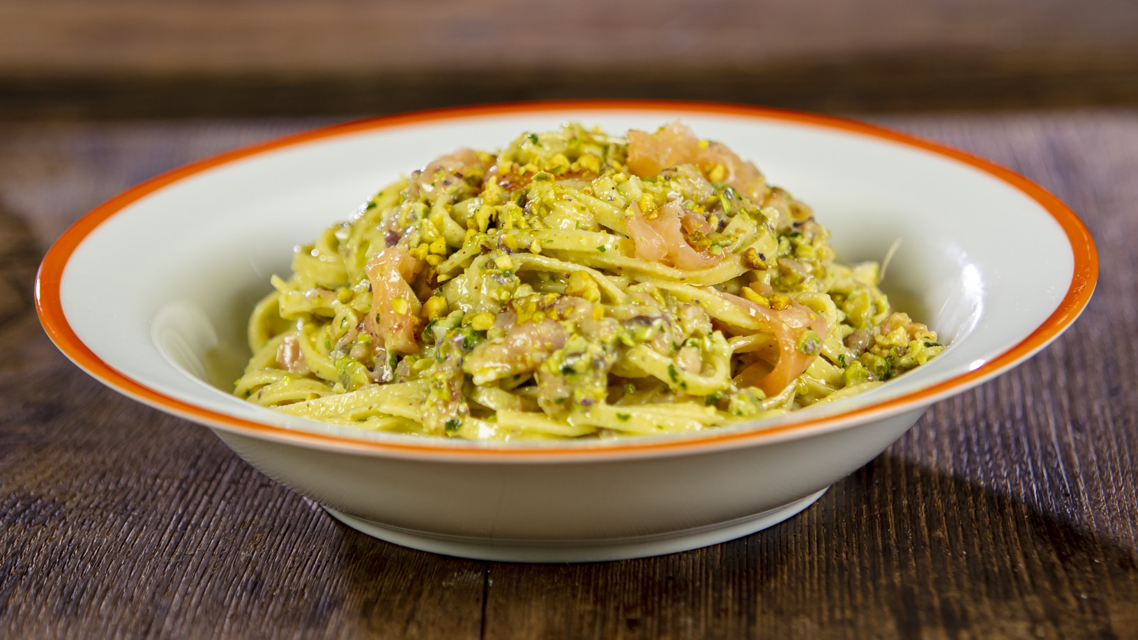 Pasta pesto di pistacchi e salmone