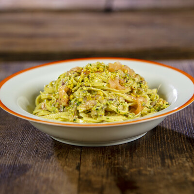 Pasta pesto di pistacchi e salmone