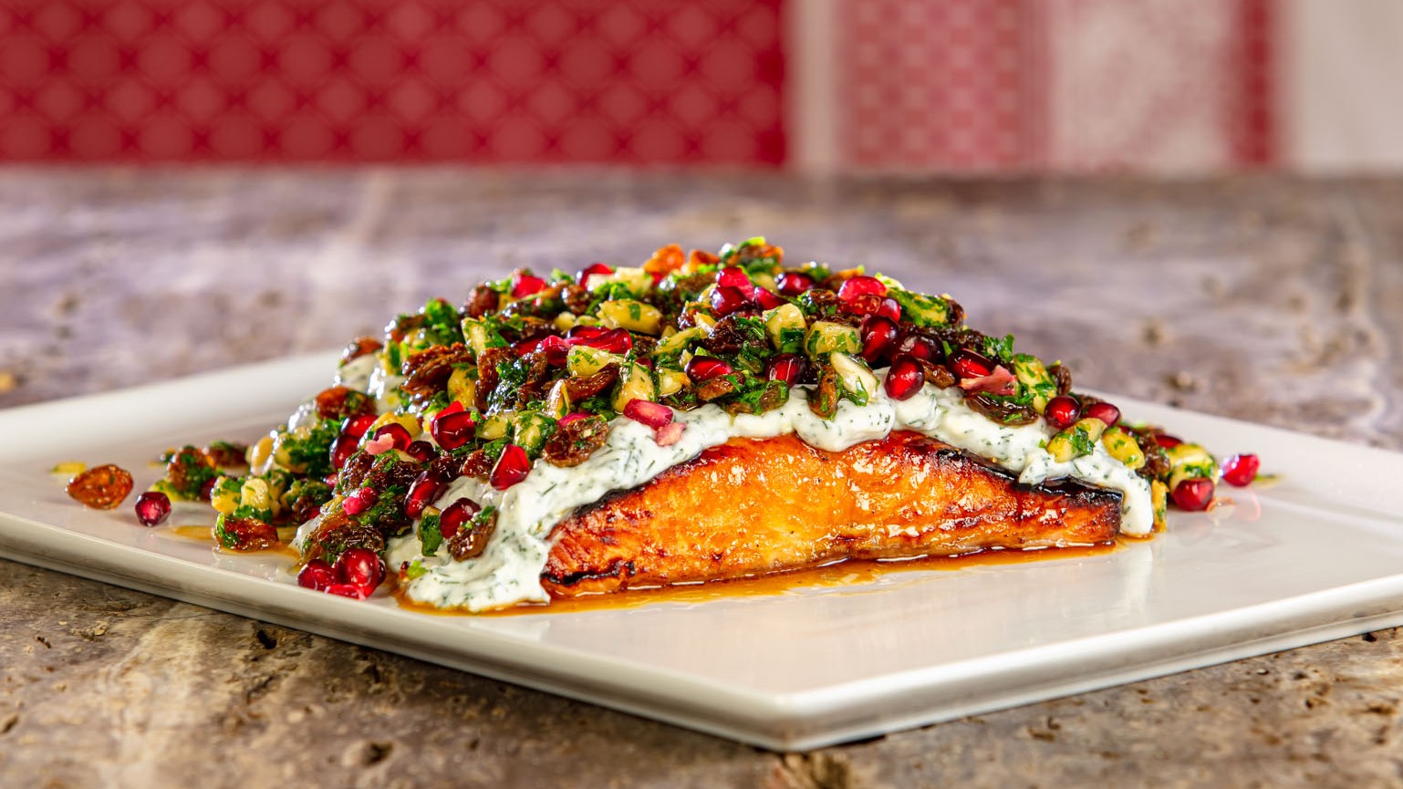 Salmone al forno con salsa alla panna acida