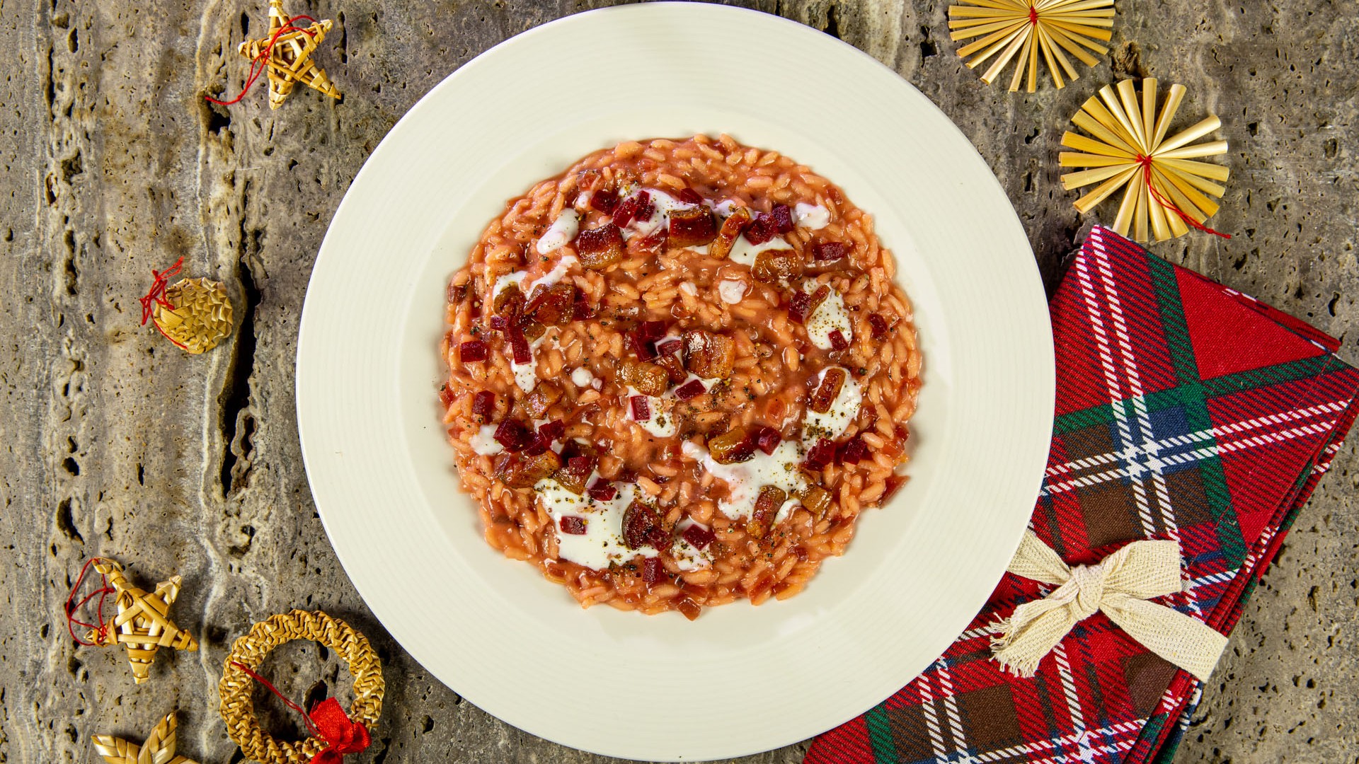 Risotto con barbabietole rosse pancetta e panna acida