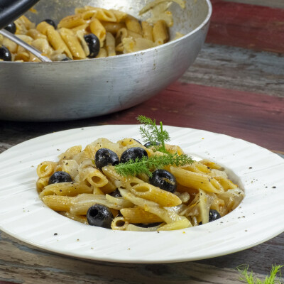 Pasta finocchi acciughe e olive