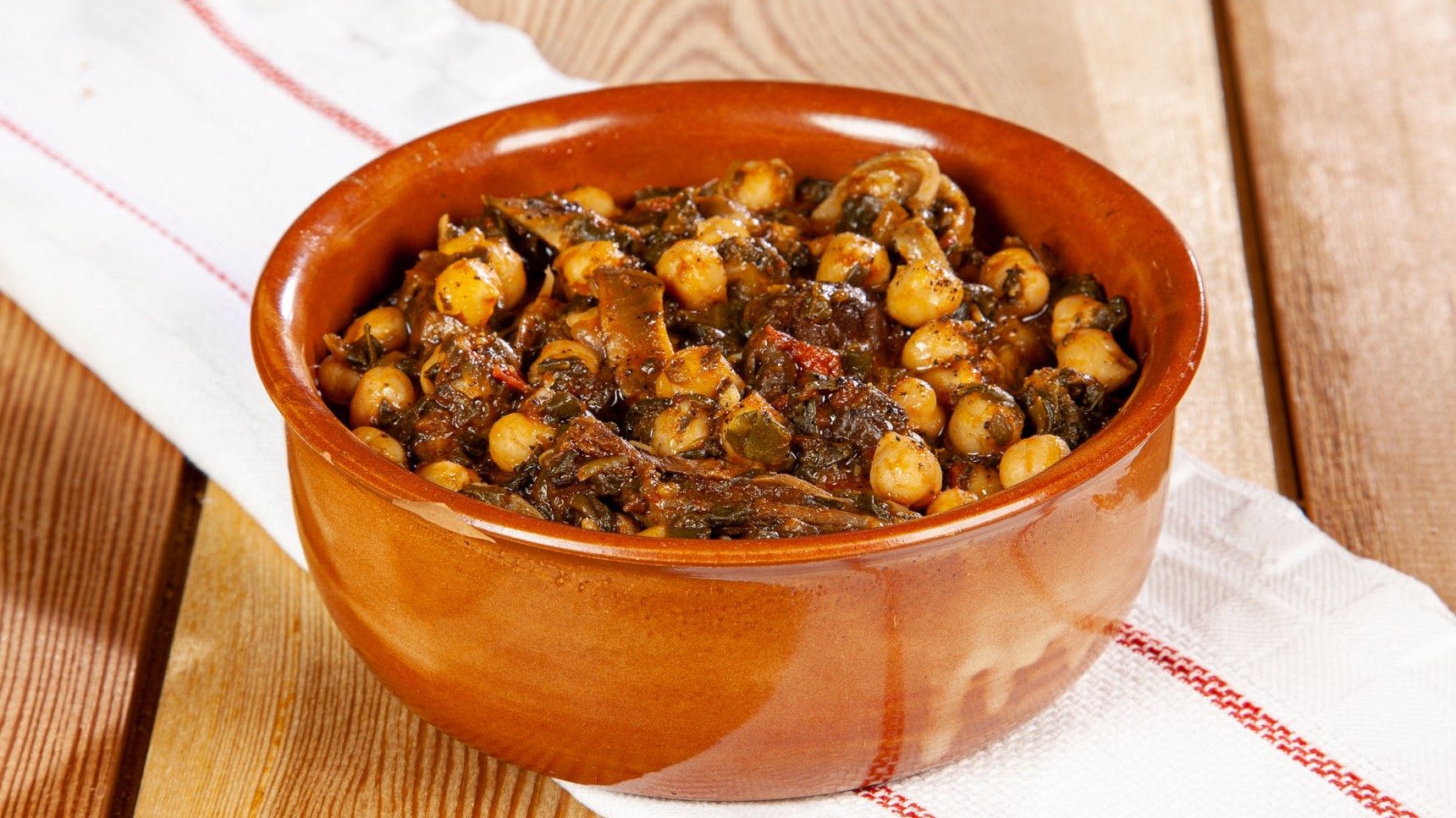 Ceci con bietole e funghi