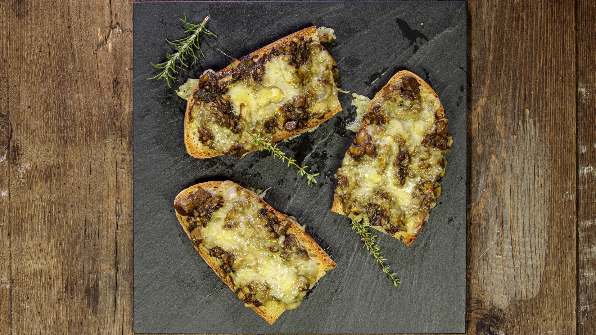 Crostoni funghi e fontina