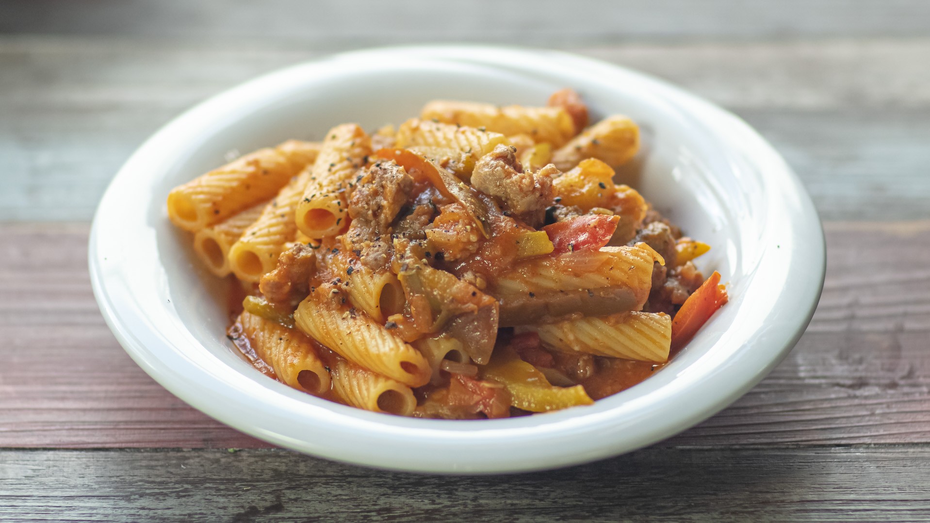 Pasta salsiccia e peperoni