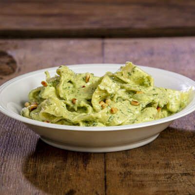 Pappardelle ricotta e pesto di basilico