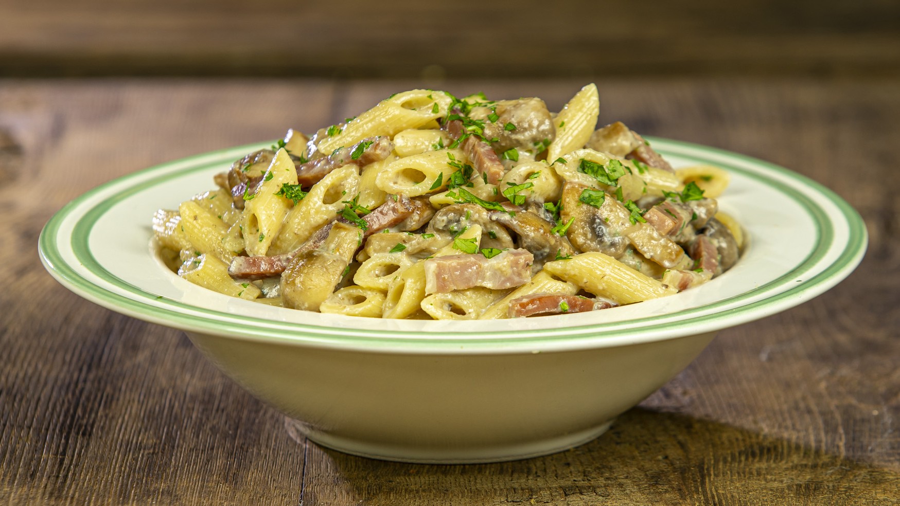 Pasta speck e funghi