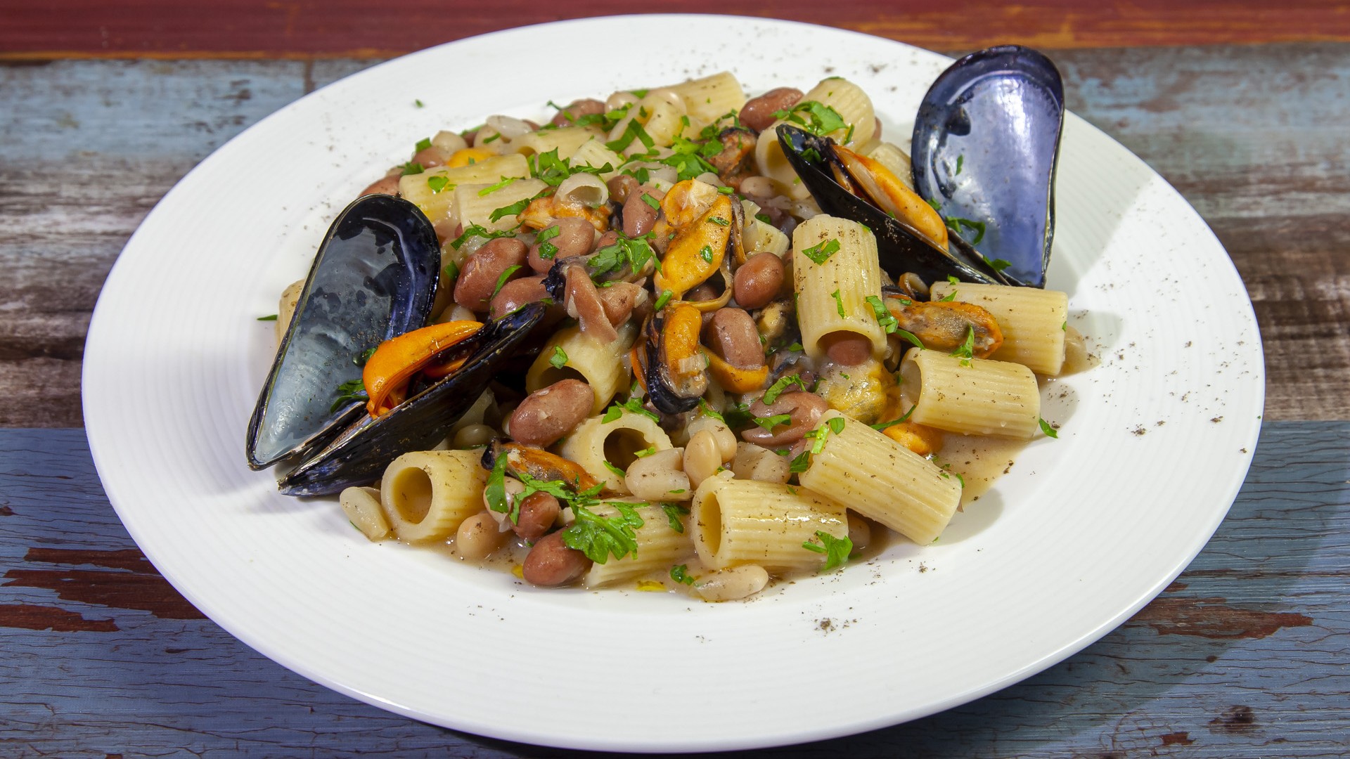 Pasta e fagioli con le cozze