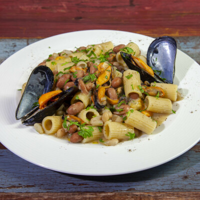 Pasta e fagioli con le cozze