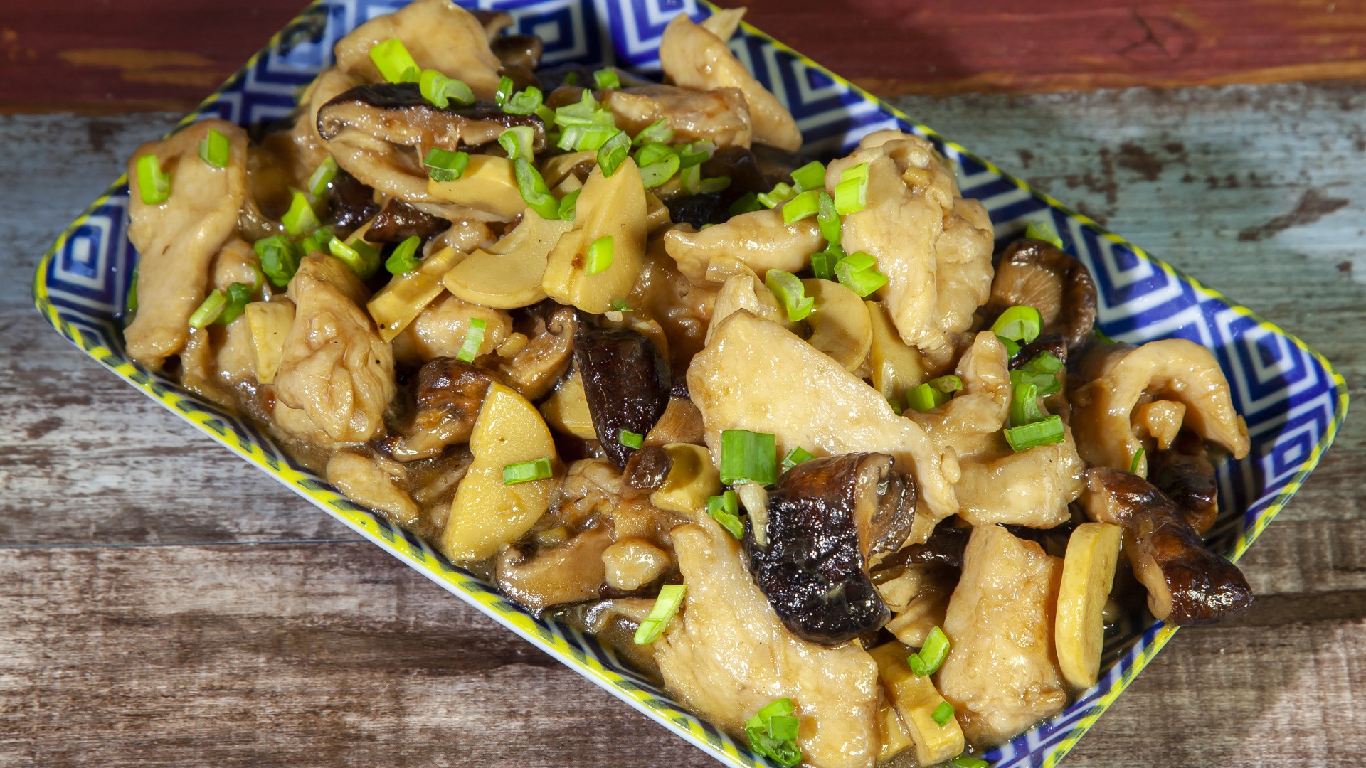 Pollo bambu' e funghi