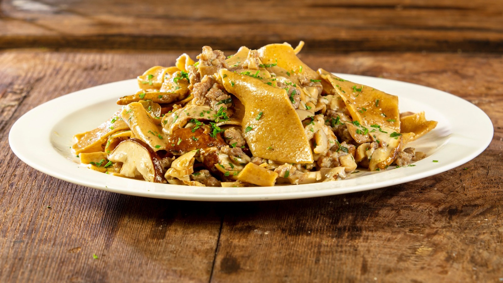 Tagliatelle di castagne ai funghi porcini