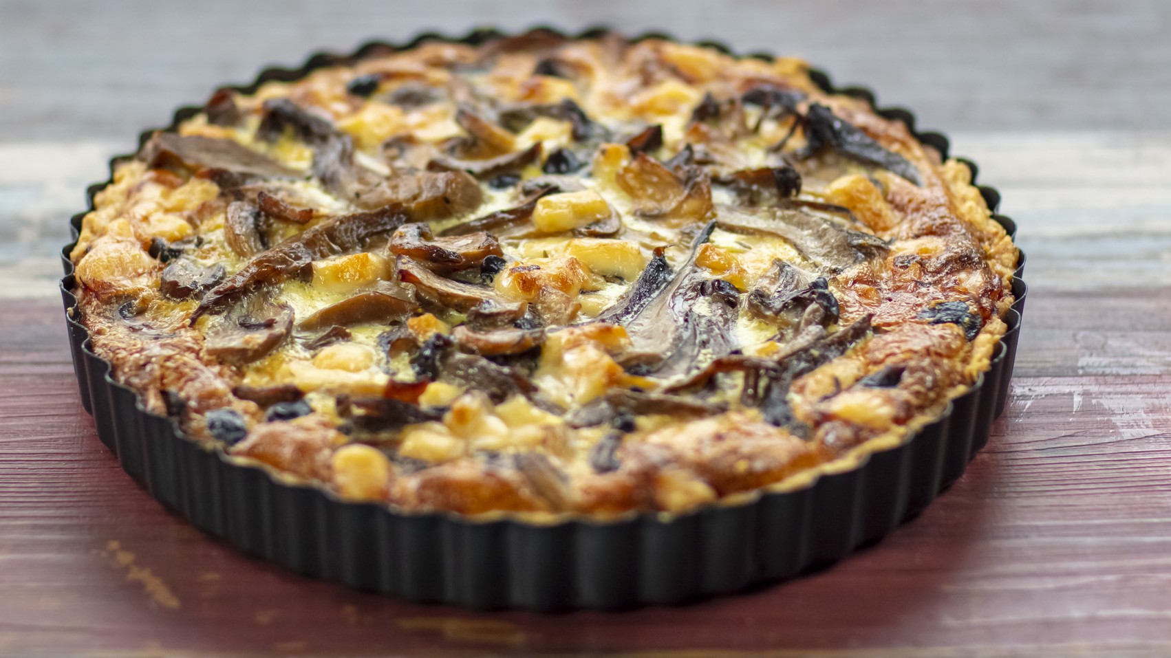 Torta salata con funghi