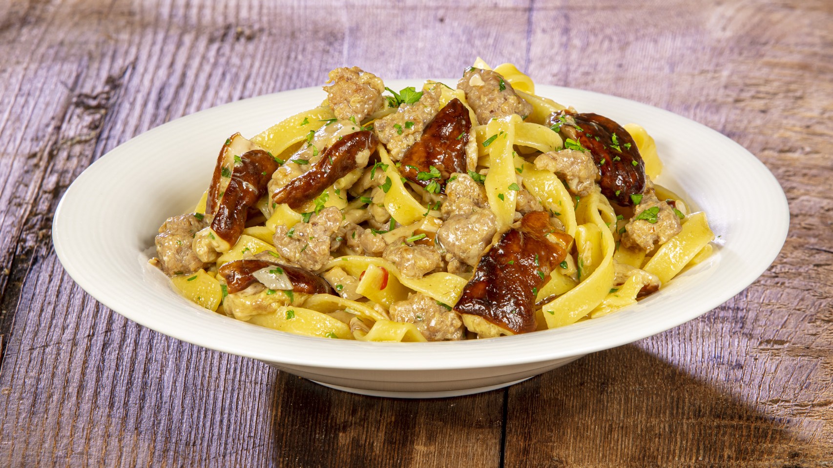 Tagliatelle salsiccia e porcini