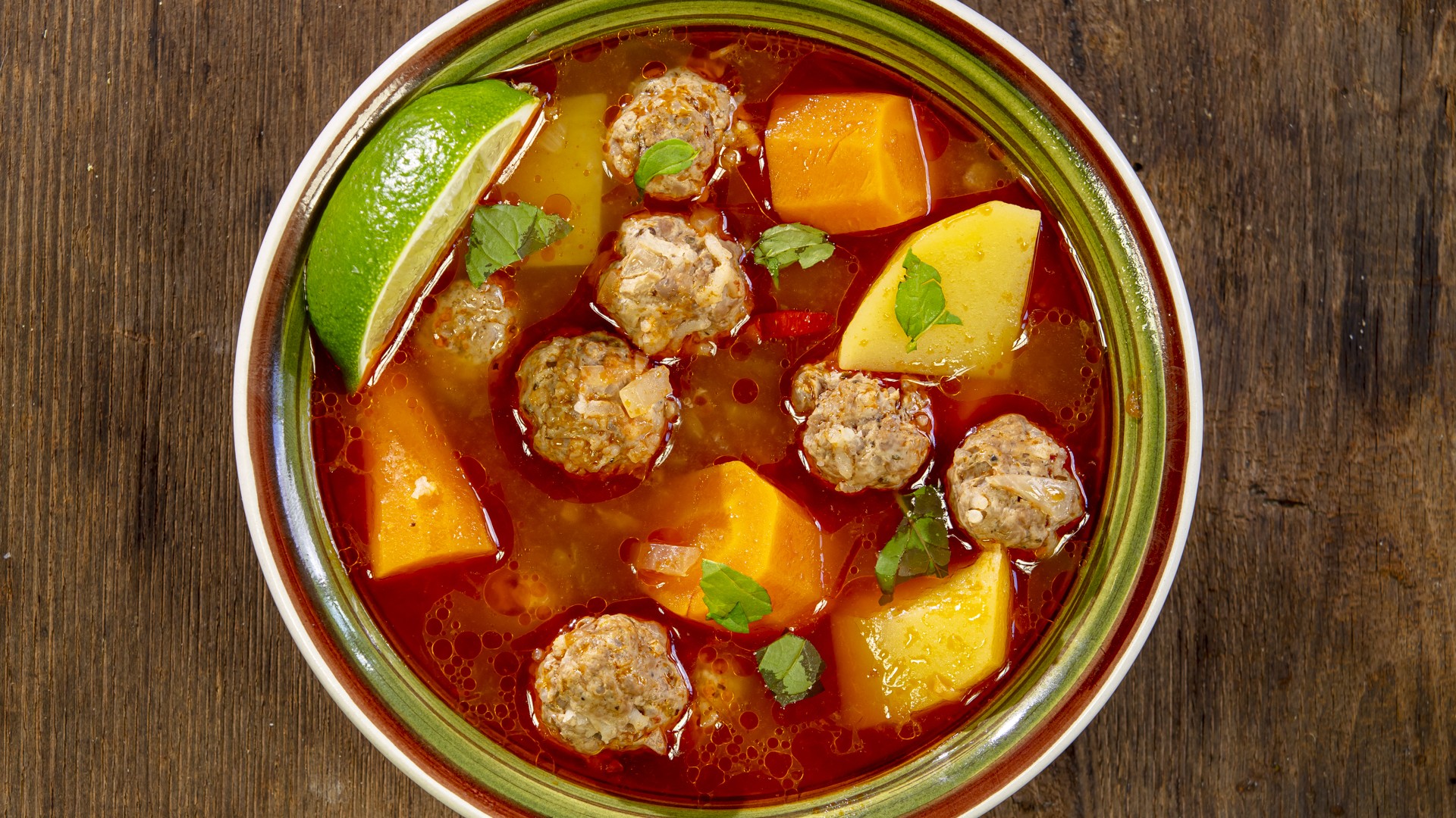 Zuppa con polpette in stile messicano