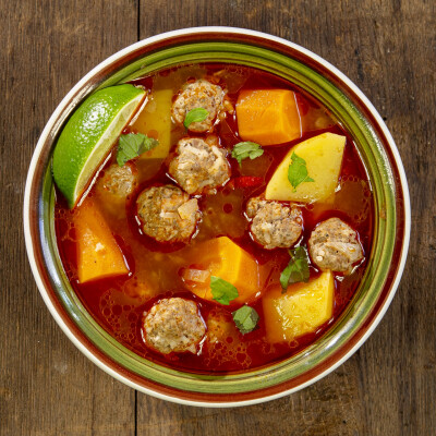 Zuppa con polpette in stile messicano