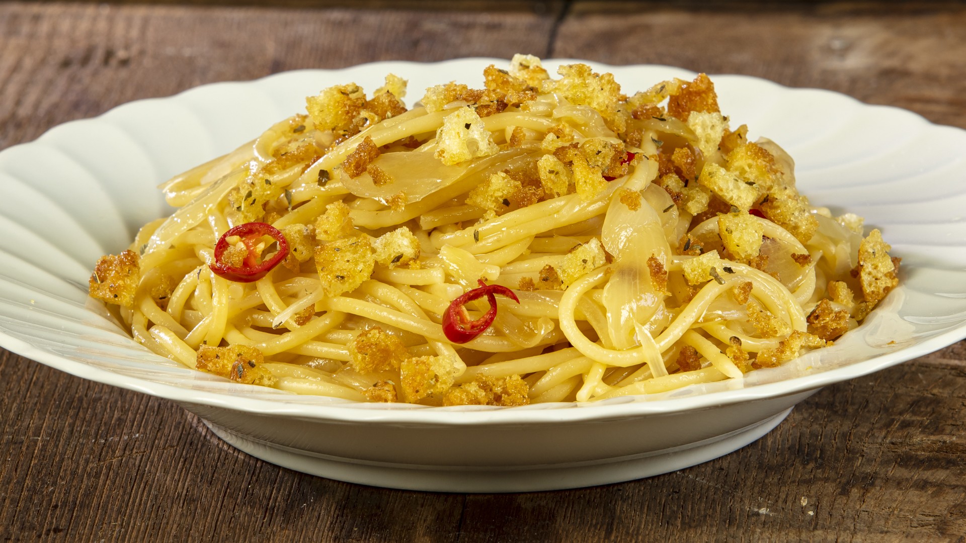 Spaghetti cipolla e origano Ricette Casa Pappagallo