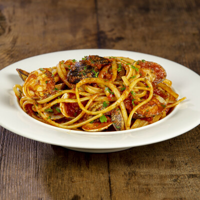 Linguine alle vongole in rosso