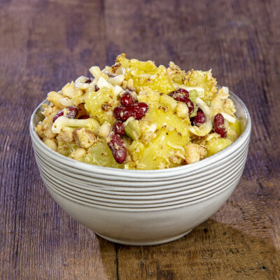 Insalata di patate tonno fagioli e cipolle