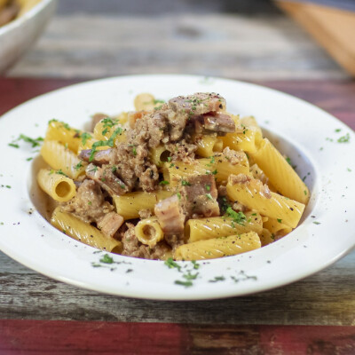 Pasta alla birra e salsiccia