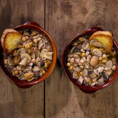 Zuppa di funghi con ceci e castagne