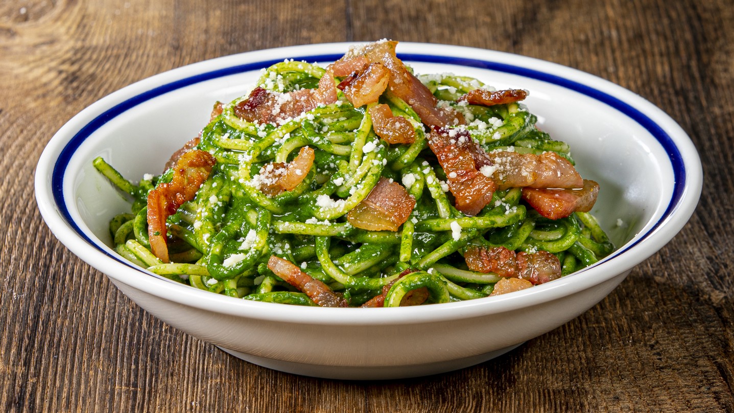 Pasta con crema di spinaci e guanciale