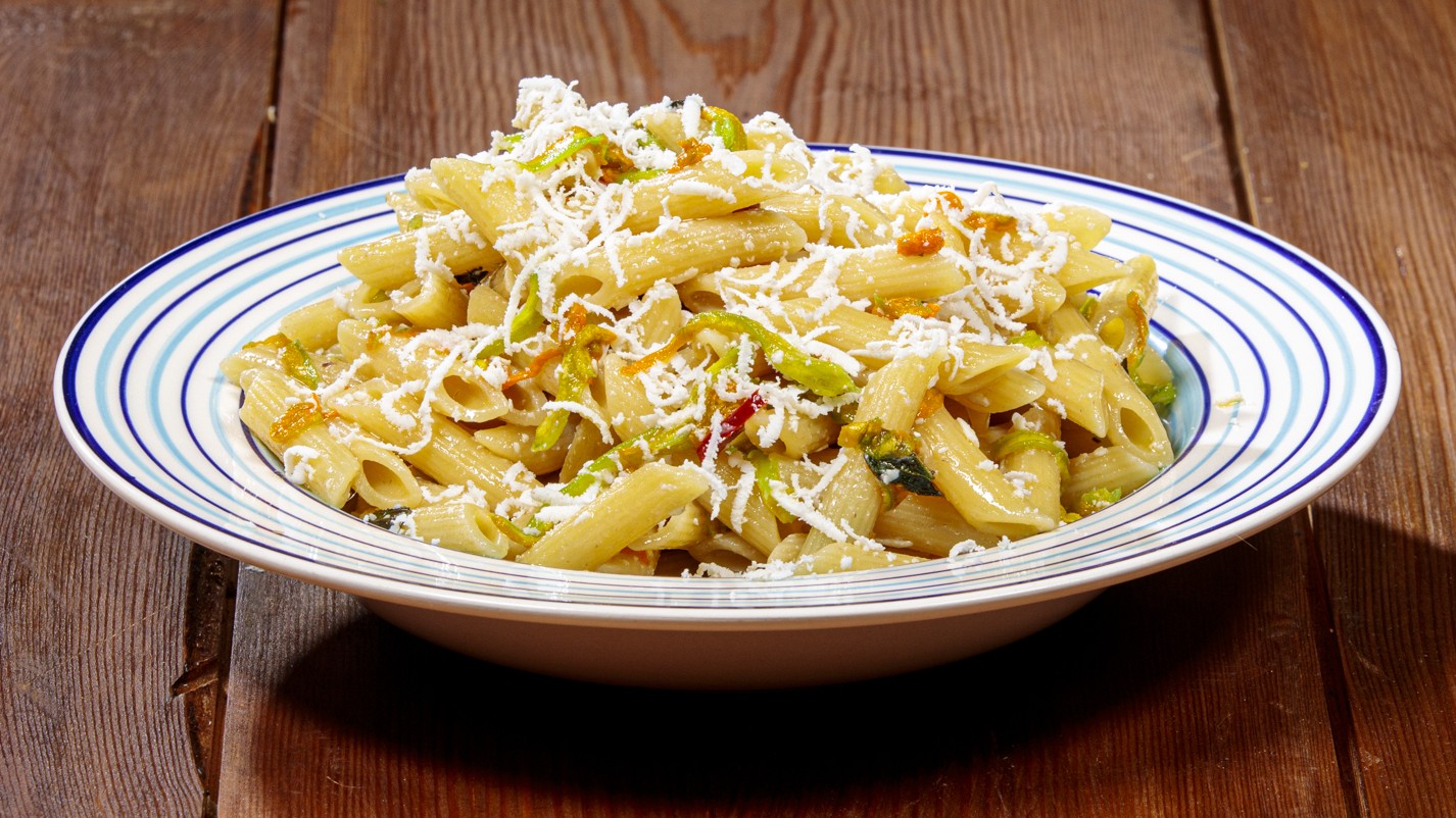 Pasta acciughe e fiori di zucca